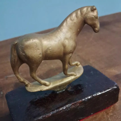Estatueta em Bronze em Forma de Cavalo - Achados e Encantos