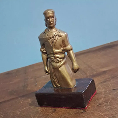 Estatueta Gaúcho Laçador em Gesso Patina Dourada - comprar online