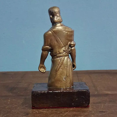 Estatueta Gaúcho Laçador em Gesso Patina Dourada - Achados e Encantos