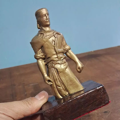 Estatueta Gaúcho Laçador em Gesso Patina Dourada - loja online