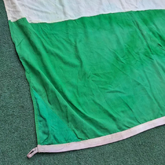 Antiga Bandeira Náutica em Tecido Nigéria - Achados e Encantos