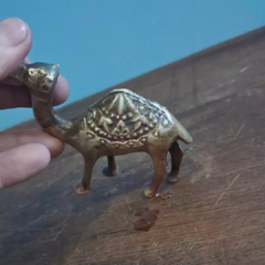 Antigo Dromedário Decorativo em Bronze - Achados e Encantos