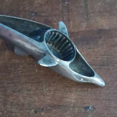 Antigo Abridor de Garrafa em Forma de Golfinho em Metal - loja online
