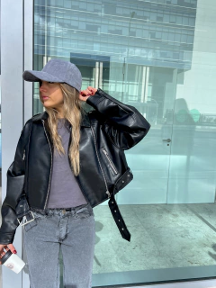 Campera Over Black - comprar online