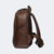 mochila de couro pearson texas vista de lado com alças acolchoadas