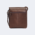 bolsa tiracolo de couro modelo gurion texas vista pela parte de trás com fecho