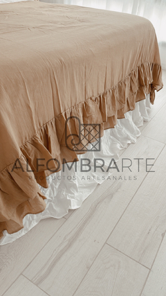 Pie de cama con volados AVELLANA - comprar online