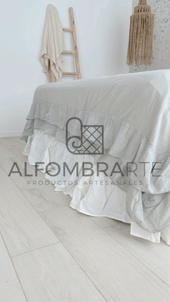 Pie de cama con volados GRIS CLARO