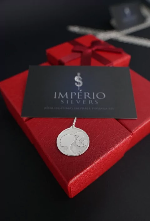 Pingente de prata 925 modelo barbie