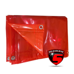 La cortina para soldadura roja mide 180 cm x 130 cm, está fabricada para resistir altas temperaturas y proteger contra chispas y radiación durante los trabajos de soldadura.