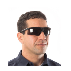 El anteojo Bil-Vex Dual negro antiempañe ofrece protección ocular con un diseño ergonómico y liviano. Su tratamiento antiempañante garantiza una visión clara en todo momento.