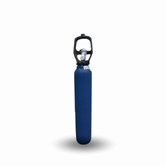 El cilindro tiene una capacidad de 1.50 m³ y viene equipado con tulipa. Es ideal para su uso en aplicaciones que requieren suministro de oxígeno.
