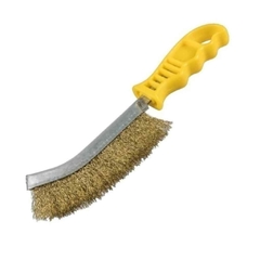 El cepillo BHP 600 de mano Klingspor cuenta con un mango de plástico y cerdas de latón, ideal para limpiar y desbastar superficies metálicas sin dañarlas.