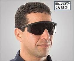 El anteojo Bil-Vex Eco Black negro antiempañe brinda seguridad y confort, con lentes resistentes y tratamiento antiempañante para una visibilidad óptima en cualquier ambiente.