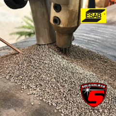 El fundente arco sumergido OK Flux 429 X25 KG Cod 716166 asegura una soldadura eficiente y homogénea. Se comercializa en bolsas de 25 kg para trabajos de gran rendimiento.