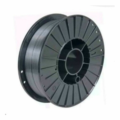 El alambre flux Ø 0.90 mm x 5 kg ER71 T-11 no requiere gas, es ideal para soldadura MIG en exteriores