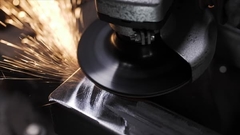 El soporte rígido ST358 Klingspor de 115 mm ofrece firmeza y precisión en el uso de discos abrasivos, garantizando un lijado uniforme y eficiente.
