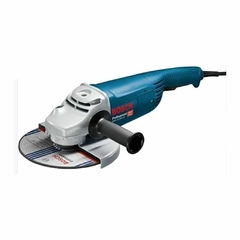 La amoladora Bosch GWS 2200-230 es una herramienta potente y versátil, ideal para trabajos de corte y desbaste.