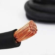 Cable de alta calidad diseñado para aplicaciones de soldadura. Fabricado con cobre flexible de 50 mm²