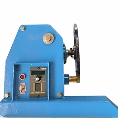 El posicionador de soldadura HB01 con pedal permite girar piezas con precisión, mejorando la calidad y eficiencia del trabajo. Su control por pedal facilita el manejo sin interrupciones.