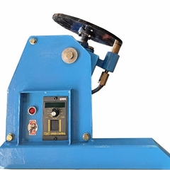 El posicionador de soldadura HB01 con pedal permite una rotación precisa para soldaduras eficientes. Su control por pedal mejora la comodidad y maniobrabilidad en el trabajo.