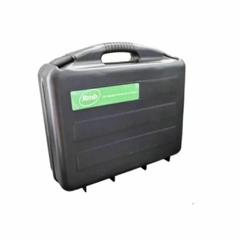 El Maletín City RMB es funcional y esta diseñado para profesionales urbanos. Confeccionado con materiales de alta calidad, ofrece un amplio espacio para organizar documentos, dispositivos electrónicos y otros artículos esenciales