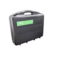 El Maletín City RMB es funcional y esta diseñado para profesionales urbanos. Confeccionado con materiales de alta calidad, ofrece un amplio espacio para organizar documentos, dispositivos electrónicos y otros artículos esenciales