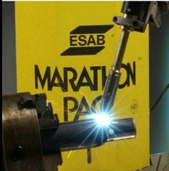 El pallet Marathon Pack de 1.20 m y 120 kg de capacidad incluye 4 tambores, ideal para garantizar un transporte seguro y eficiente de cargas pesadas.