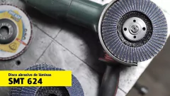 El disco SMT 624 abombado mide 115 mm de diámetro con un eje de 22.23 mm y grano 40