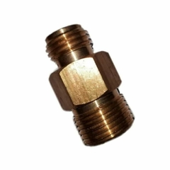 El niple adaptador x R.Dra M/M Drago tiene rosca R 21/8 y rosca M/M
