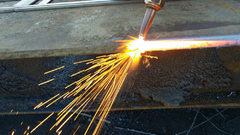 El pico de corte 16/10 para acetileno permite cortes de 50 a 80 mm, siendo ideal para trabajos de corte en metales. Su diseño garantiza un rendimiento eficiente y duradero.