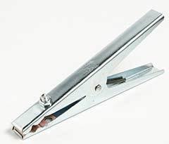 Pinza de masa MC-300 AMP, herramienta metálica para soldadura con diseño resistente.