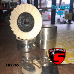 El disco flap fieltro Ø Cod TRY765 es ideal para pulido y acabado de superficies. Su diámetro de 115 mm proporciona un amplio área de trabajo, asegurando eficiencia en tareas de alisado y limpieza.