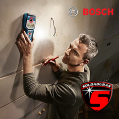 El detector de metales GMS 120 Bosch tiene una profundidad de detección de hasta 12 cm, ofrece autocalibración
