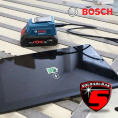 El cargador USB Bosch GAA18V-24N permite convertir baterías Bosch de 18V en una fuente de carga portátil. Cuenta con puertos USB y es ideal para alimentar dispositivos electrónicos en movimiento.