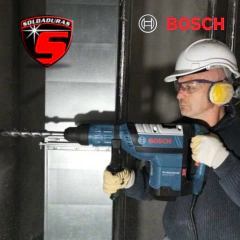 El martillo perforador GBH 8-45 DV Bosch tiene una potencia de 880W, se presenta con el sistema de acople SDS Max