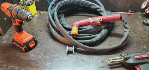 La reparación de torcha plasma incluye revisión y ajuste de componentes, se realiza para garantizar un corte preciso 