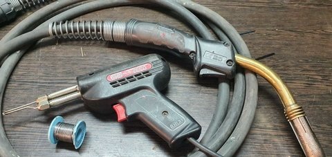 La reparación de torcha MIG incluye la restauración de componentes, mejora de conexiones y calibración