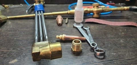 La reparación de soplete cortador incluye ajuste, limpieza y reemplazo de piezas necesarias