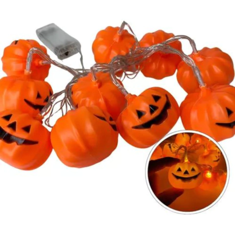 Transforme a sua decoração com o Varal LED Abóbora! Ideal para festas, festas de Halloween, ou qualquer comemoração que peça um toque especial. As abóboras iluminadas trazem uma atmosfera mágica e divertida, perfeita para encantar seus convidados.