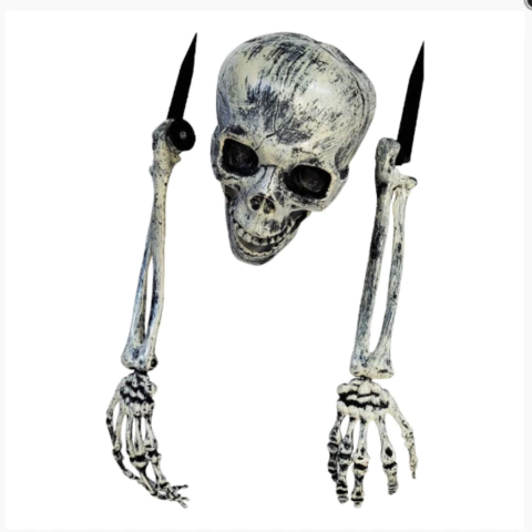 Transforme seu espaço externo com a Caveira e Braços para Jardim! Este acessório decorativo é perfeito para dar um toque único e ousado ao seu jardim, ideal para festas temáticas ou para quem ama uma decoração alternativa.