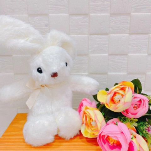 COELHO PELUCIA COM LAÇO BRANCO 