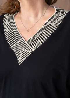 Blusa Morella preta na internet