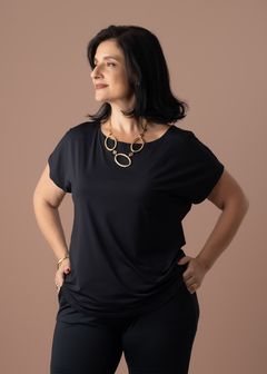 Conjunto (Calça Paris preta + Blusa Orquídea preta) na internet