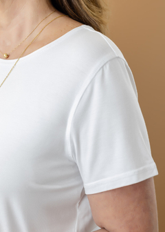 Blusa Lírio branca na internet