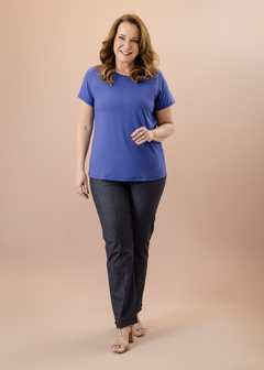 Blusa Lírio azul carbono na internet