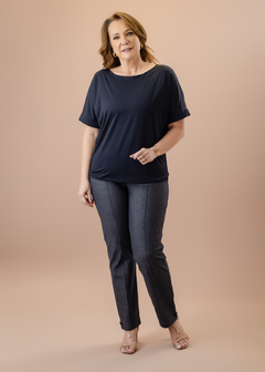 Blusa Petúnia preta na internet