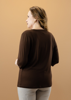 Blusa Azaleia marrom na internet