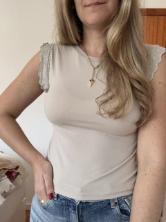 Remera Frida Beige - comprar online