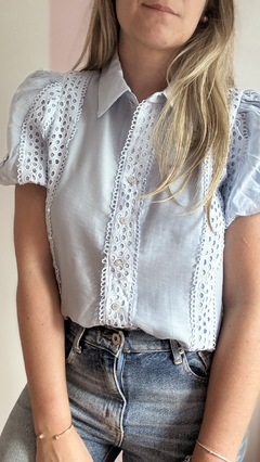 Camisa Nila Celeste IMPORTADA